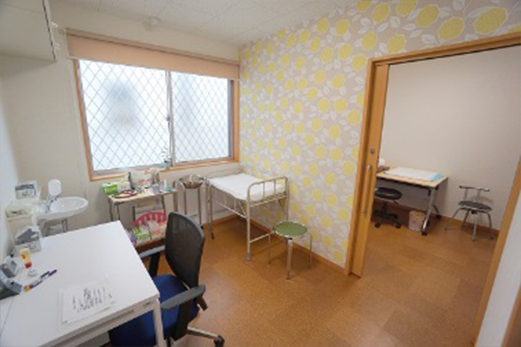 乳児健診診察室